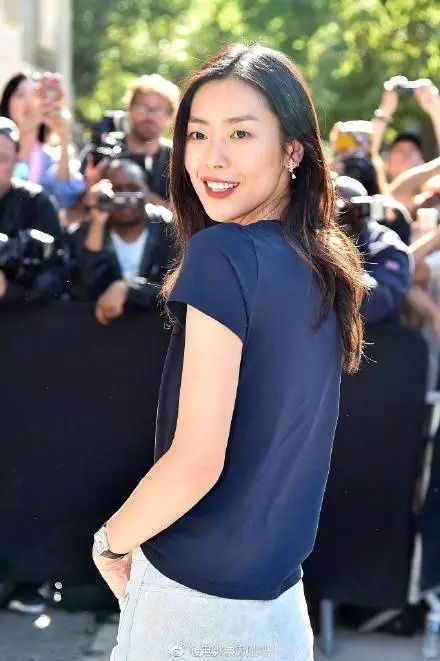 直击时装周 - 刘雯成Chanel代言人,黄轩被老佛爷宠幸!