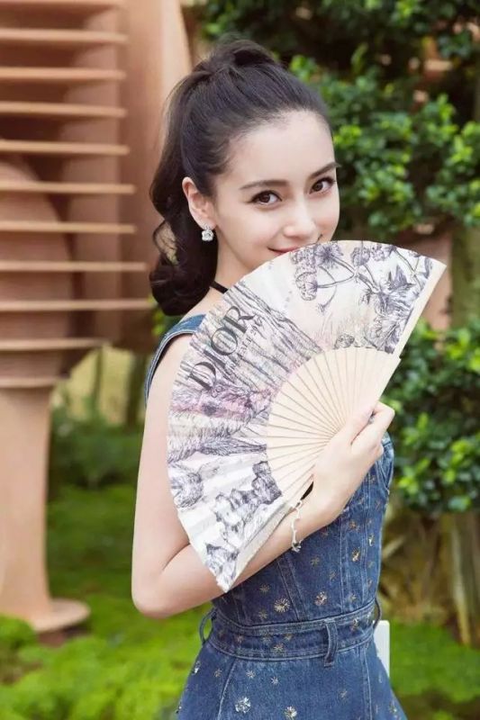 直击时装周 - 刘雯成Chanel代言人,黄轩被老佛爷宠幸!